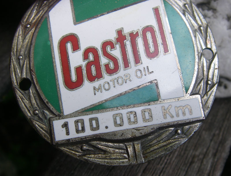 CASTROL MOTOR OIL 100.000 KILOMETERS Mileage Badge old Version